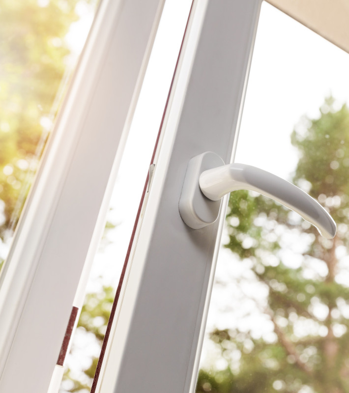 heizkosten-sparen-richtig-lueften Geöffnetes Fenster