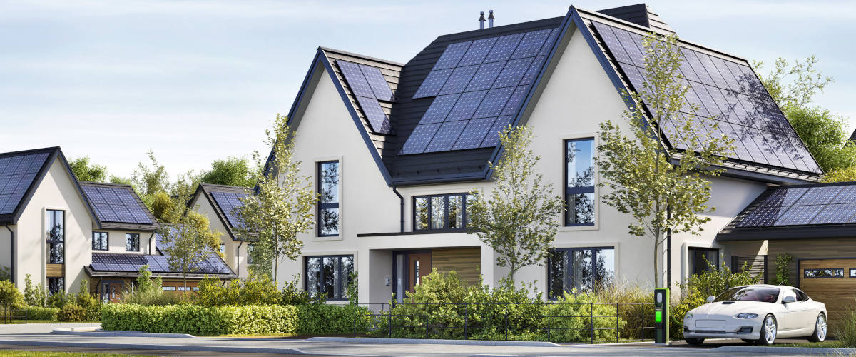 Häuser mit Photovoltaik-Anlagen auf dem Dach